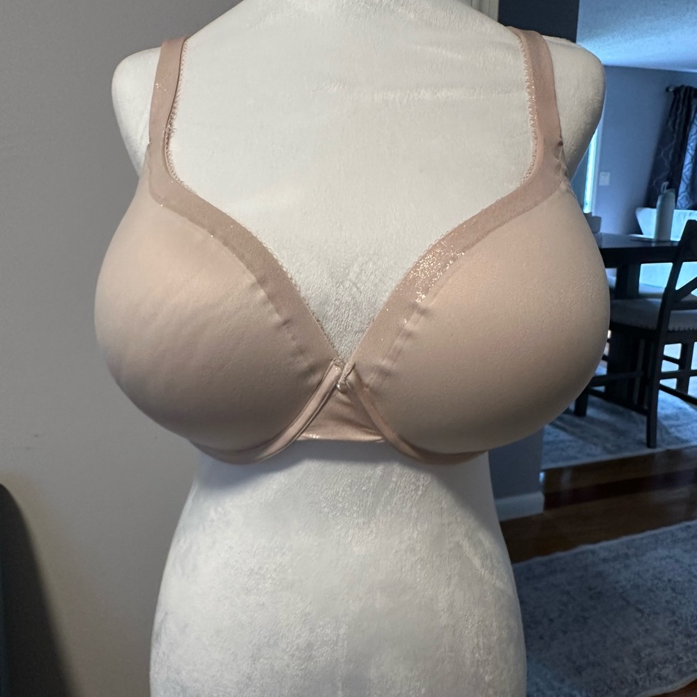 Victoria's Secret Blush Bra/ body by Victoria, padded bra